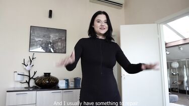 Брюнетка с короткой стрижкой отблагодарила друга мужа глубоким минетом