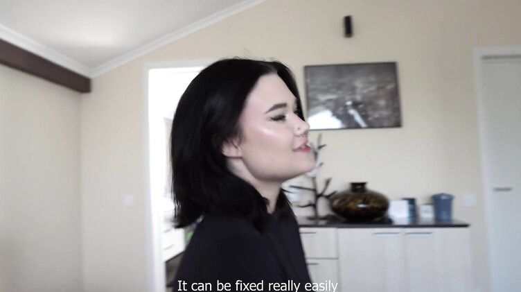 Брюнетка с короткой стрижкой отблагодарила друга мужа глубоким минетом