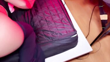 Засунул в жопу сводной сестры перец чили, а потом засадил хуй