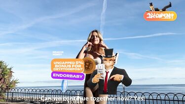 Спортсменка с силиконовыми сиськами ебется с незнакомцем после пробежки