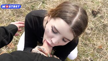 Нимфоманка на пробежке трахнулась с дрочуном эксгибиционистом