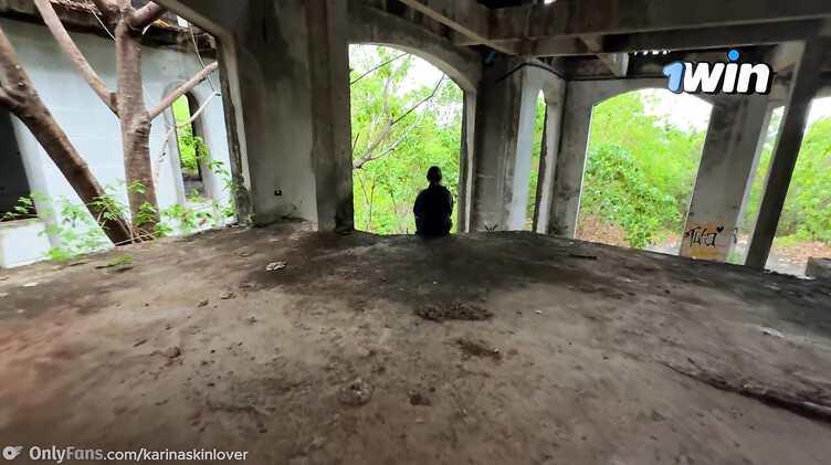 Ведущий блога о призраках трахает на заброшке милую незнакомку