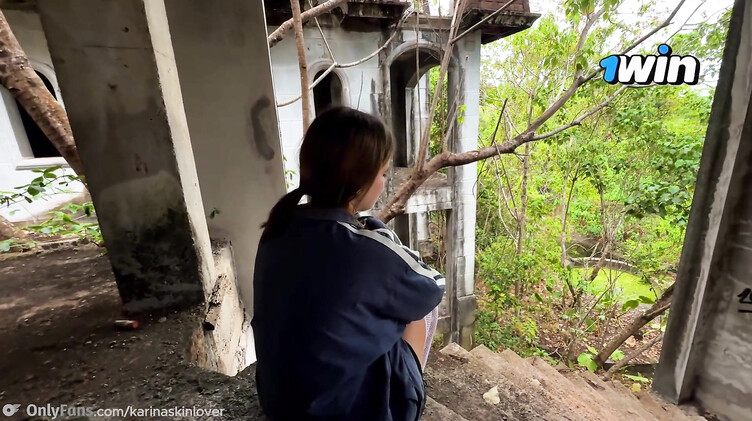 Ведущий блога о призраках трахает на заброшке милую незнакомку