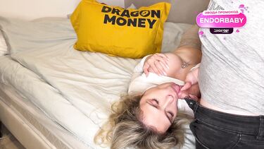 Сосет хуй первому встречному в отместку мудаку бойфренду