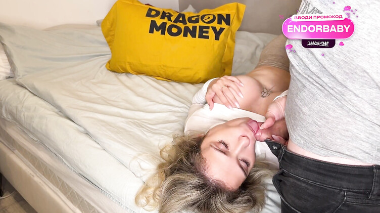 Сосет хуй первому встречному в отместку мудаку бойфренду