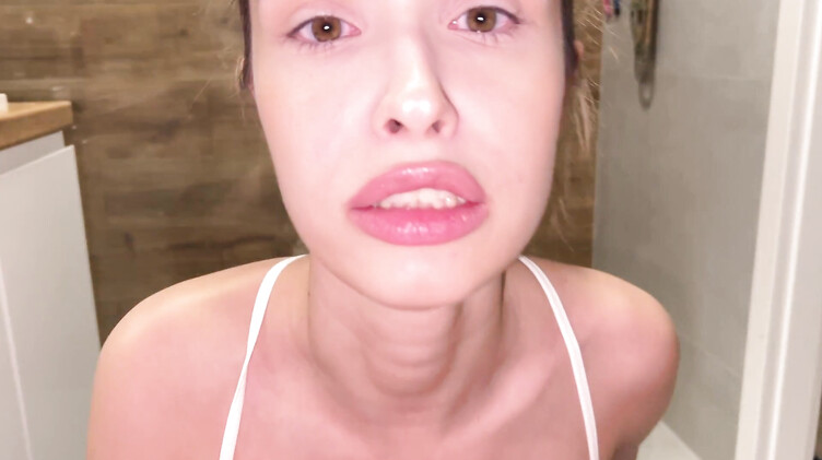 Жадный отсос крупным планом с разговорами