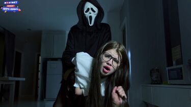 Трах до анального кремпая в пародии на фильм "Крик"