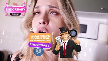 Развратная служанка соблазняет женатика на еблю на кухне