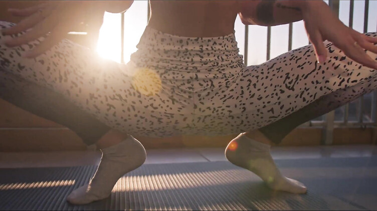 Отодрал Эндорфин Бейби после йоги на балконе