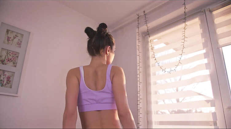 Отодрал Эндорфин Бейби после йоги на балконе