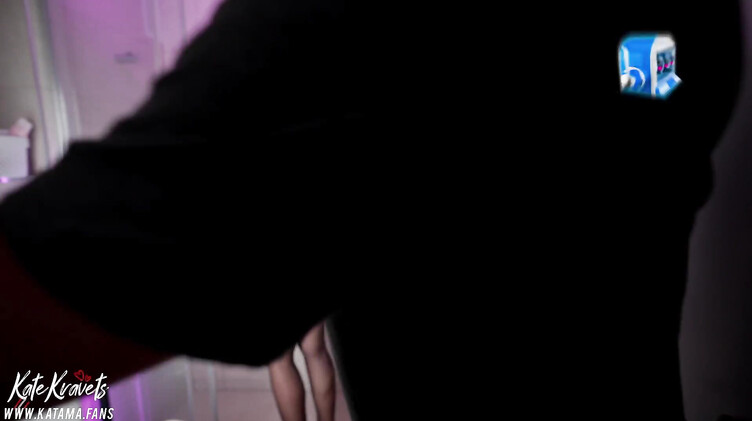 Администраторша отеля задобрила клиента минетом и еблей в душе