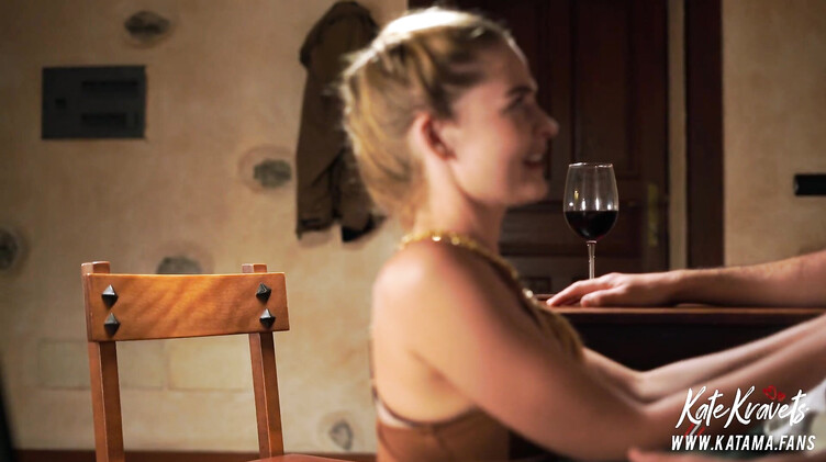 Блондинка в чулках соскучилась по члену бывшего парня и пригласила его на секс