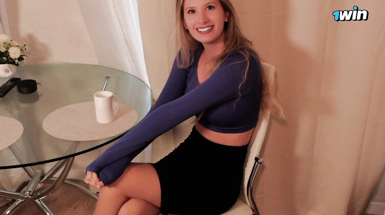 Молодая тетя лишила племянника девственности на 18-летие