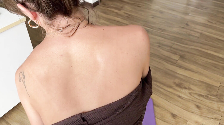 Валлери Рэй выебана озабоченным инструктором йоги