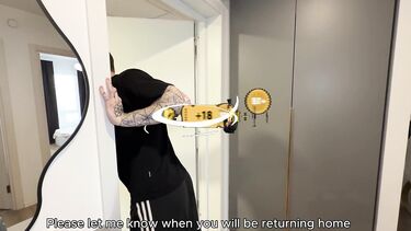 Русскую ебут на стуле: Ты девственница? Тогда давай выебу тебя в анал