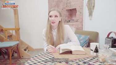 Сводный брат помогает сводной сестре снять секс видео для Онлика