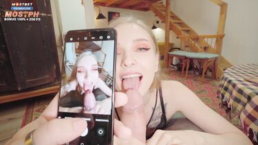 Сводный брат помогает сводной сестре снять секс видео для Онлика