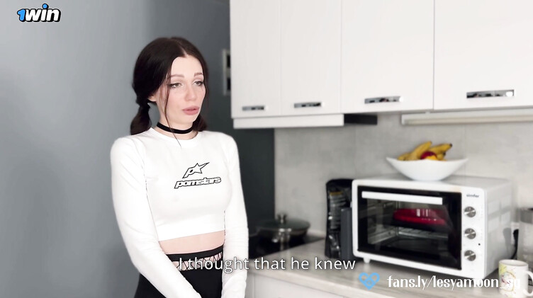 Друг за слюнявый минет разрешил красивой брюнетке остановиться у него