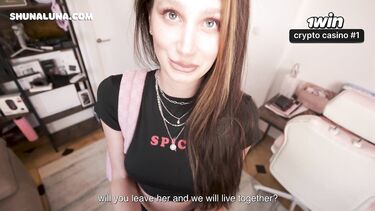 Проговорилась, что подруга ему изменяет, и сама соблазнила на измену