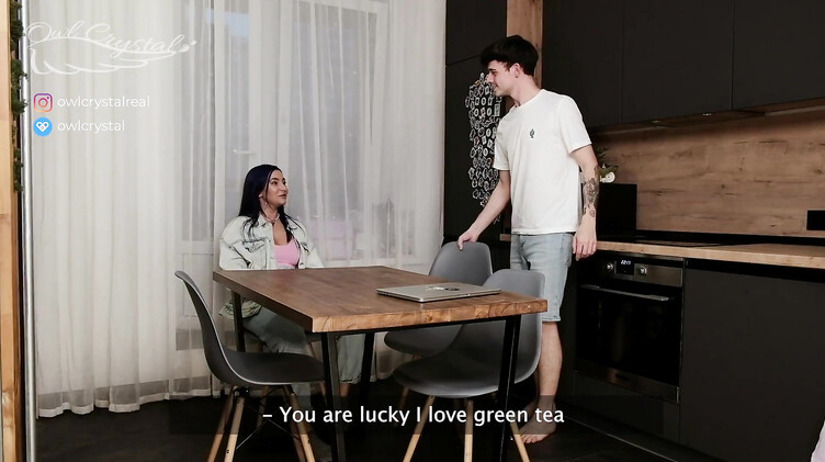 Продвинутая мамаша снимает на телефон секс видео с сыном и его женой