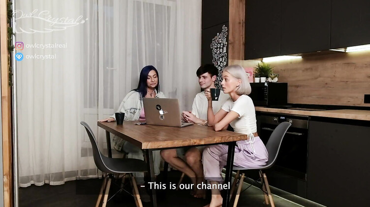 Продвинутая мамаша снимает на телефон секс видео с сыном и его женой