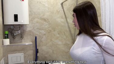 Разрабатывает хуем влажную щель горячей риэлторши