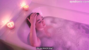 Инцест в ванне от сестры с футджобом  и трахом