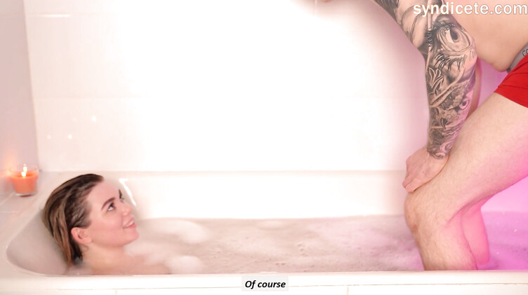 Инцест в ванне от сестры с футджобом  и трахом