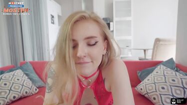 Пасынок дрочил грязными трусиками мачехи и попался