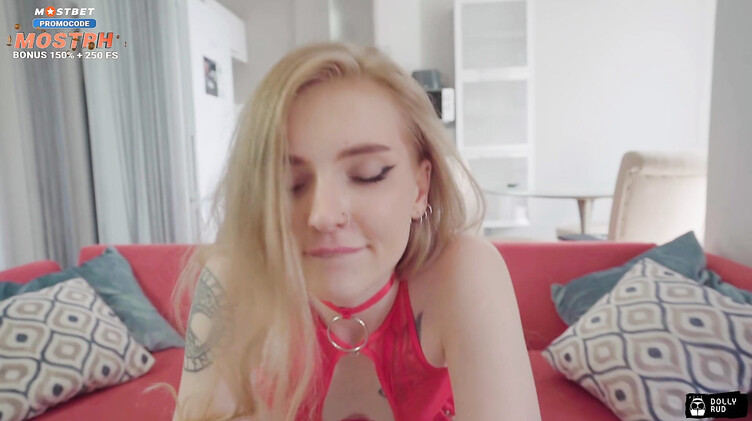 Пасынок дрочил грязными трусиками мачехи и попался