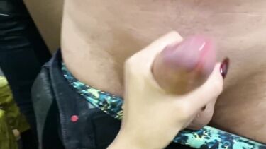 Трахнул в рот в примерочной спортивного магазина перед зеркалом