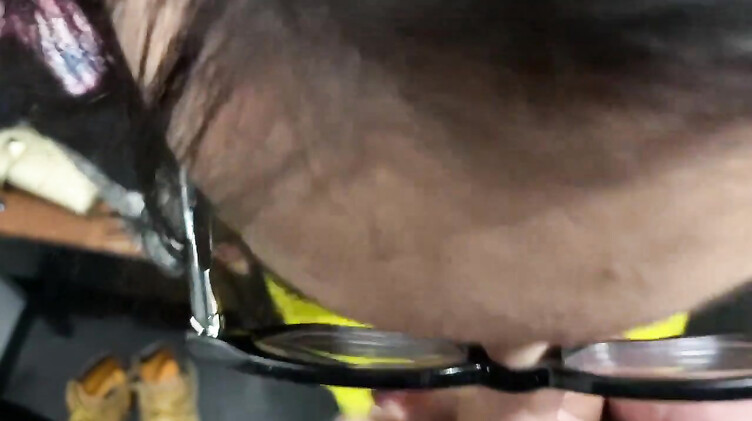 horny69rabbits: Трахнул в рот в примерочной спортивного магазина перед зеркалом