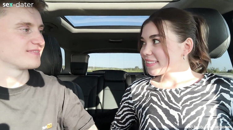 Малышка трахается в машине с парнем после первого урока вождения