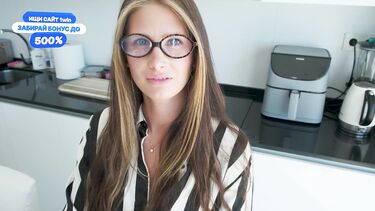 Грязным словами развел мачеху в очках на перепихон