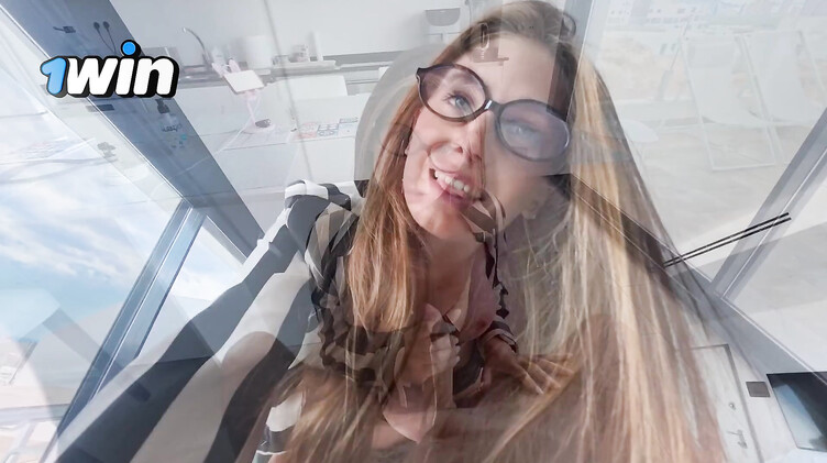 Грязным словами развел мачеху в очках на перепихон