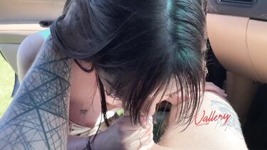 Спалились во время публичной ебли у машины