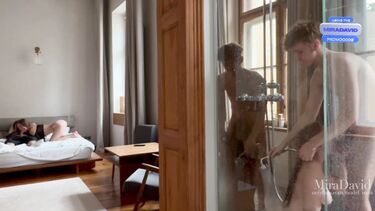 Две молодые русские пары занимаются сексом в разных комнатах