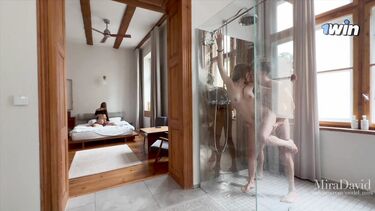 Две молодые русские пары занимаются сексом в разных комнатах