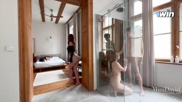 Две молодые русские пары занимаются сексом в разных комнатах