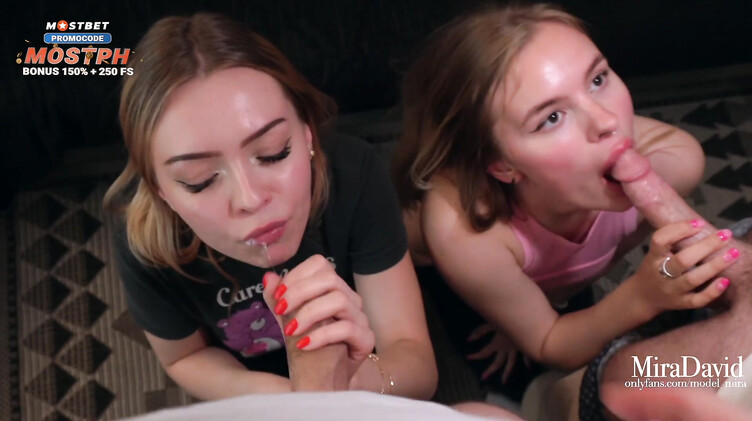 Студентки синхронно ебутся вчетвером, прогуливая пары