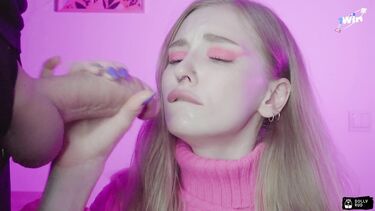 Давится толстым членом и кончой после минета