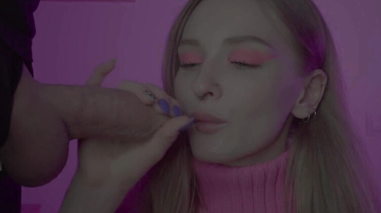 Давится толстым членом и кончой после минета