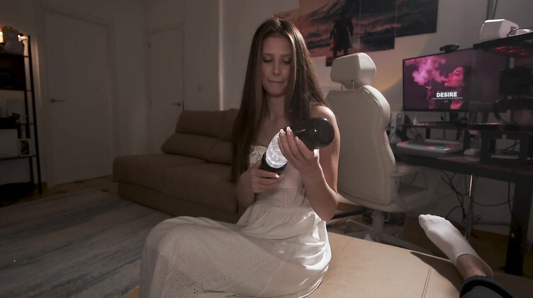 Мачеха учит пользоваться мастурбатором и ебется с пасынком