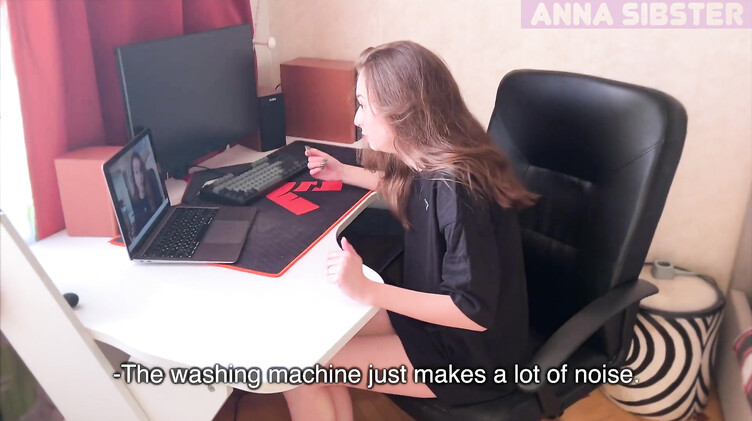 Любовник ебет сучку, пока она на видео связи с мужем