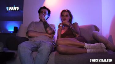 Совместный просмотр ужастика закончился минетом от сводной сестры