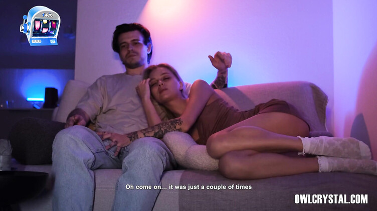 Сперма в рот: Совместный просмотр ужастика закончился минетом от сводной сестры