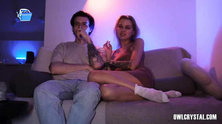 В носках: Совместный просмотр ужастика закончился минетом от сводной сестры