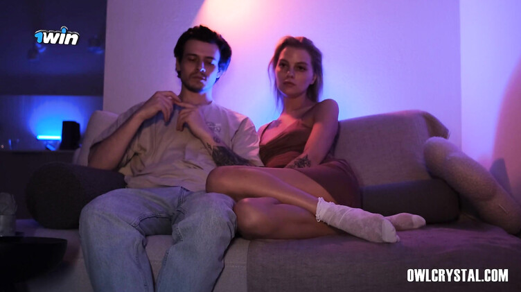 Совместный просмотр ужастика закончился минетом от сводной сестры