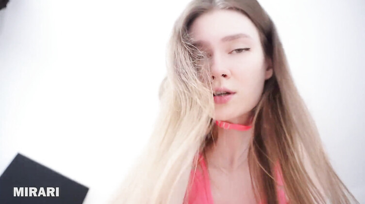 Скромная девушка минетит член и занимается любовью