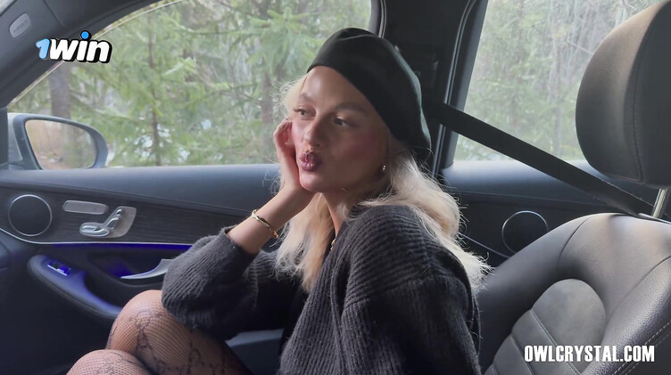 В машине: Оул Кристал в берете строчит минет богатому водителю мерса